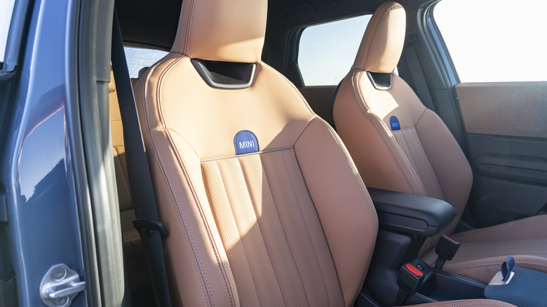 2025 MINI Countryman SE ALL4 front seats