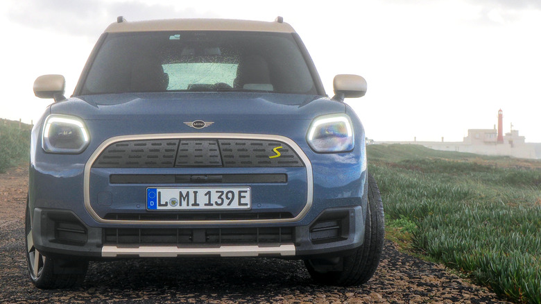 2025 MINI Countryman SE ALL4 front end lights