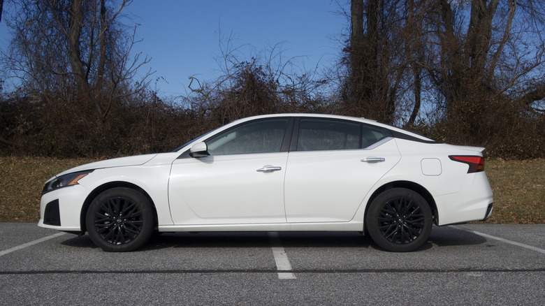 2025 Altima side view