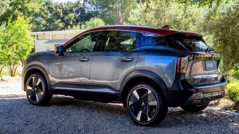 2025 Nissan Kicks SR left rear three-quarter profile