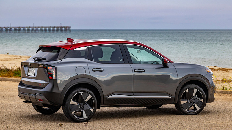 2025 Nissan Kicks SR right rear three-quarter view