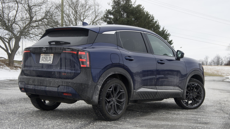 rear 3/4 view Nissan Kicks