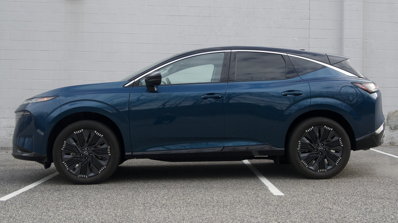 Nissan Murano side profile