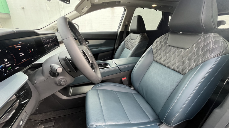 Nissan Murano front seats