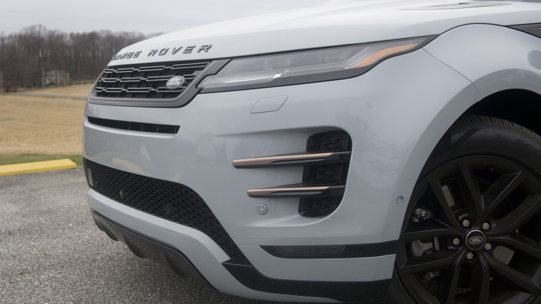 Front grille detail Range Rover Evoque