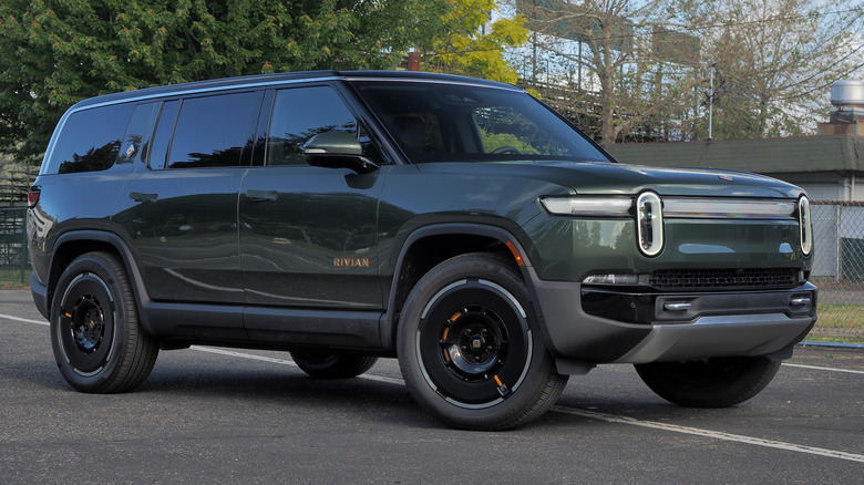 2025 Rivian R1S Quad-Motor