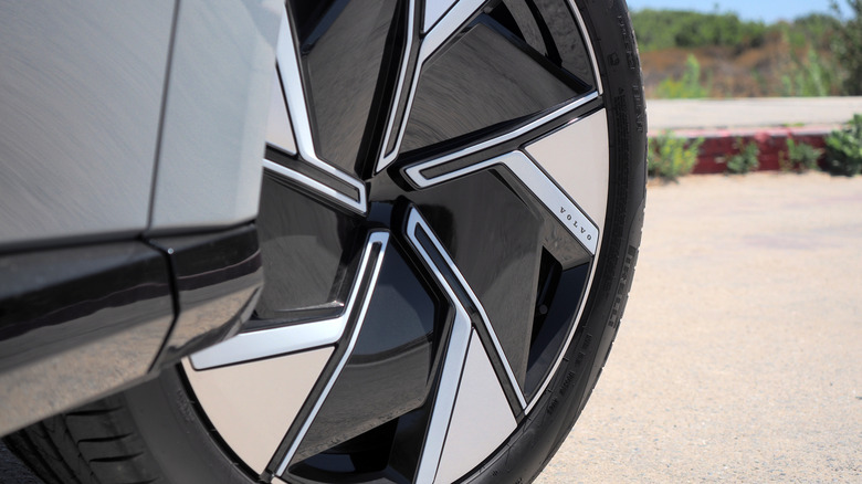 2025 Volvo EX90 front wheel closeup