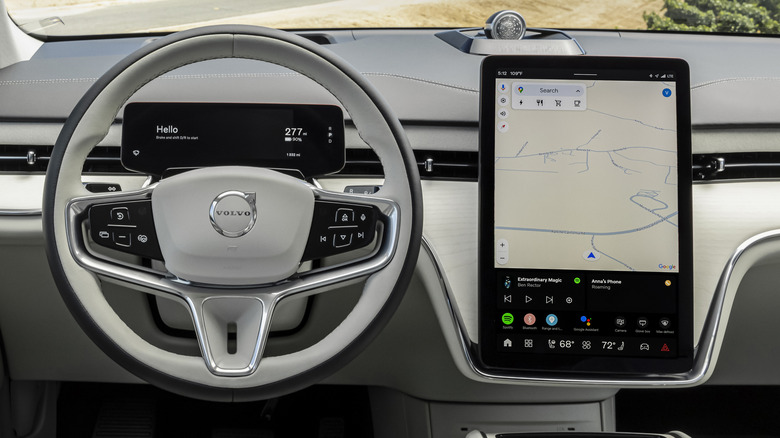 2025 Volvo EX90 infotainment and driver screens