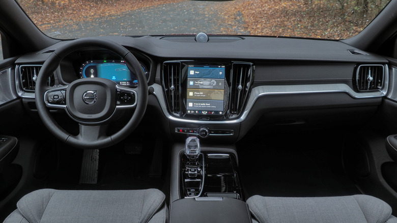 2025 Volvo S60 Plug-In Hybrid dashboard