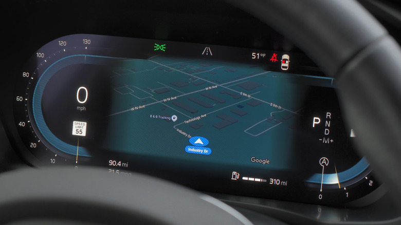 2025 Volvo XC60 B5 driver display