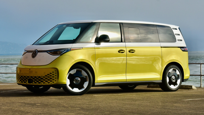 2025 Volkswagen ID. Buzz front three quarter view.