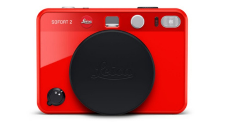 The front of a red Leica SOFORT 2.