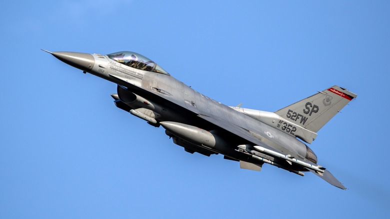 F-16 flying