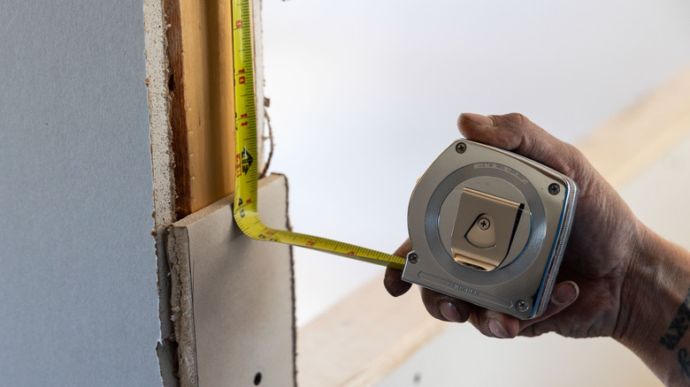 tape measure features