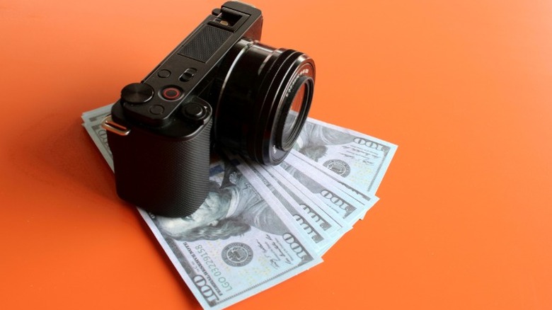 Mirrorless camera on top of dollar bills