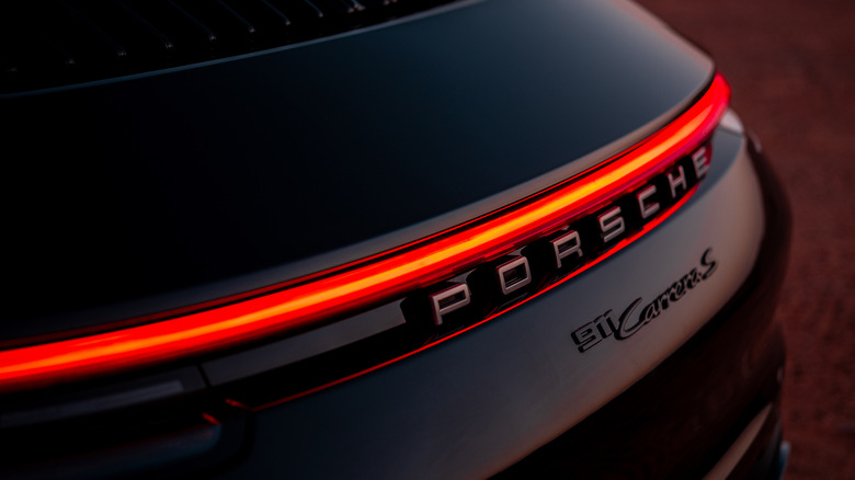 Porsche 911 Carrera S rear end light bar