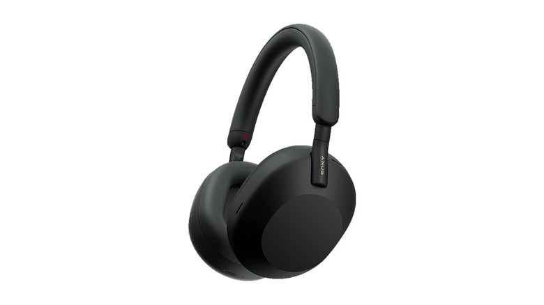 The Sony WH-1000XM5 headphones in black