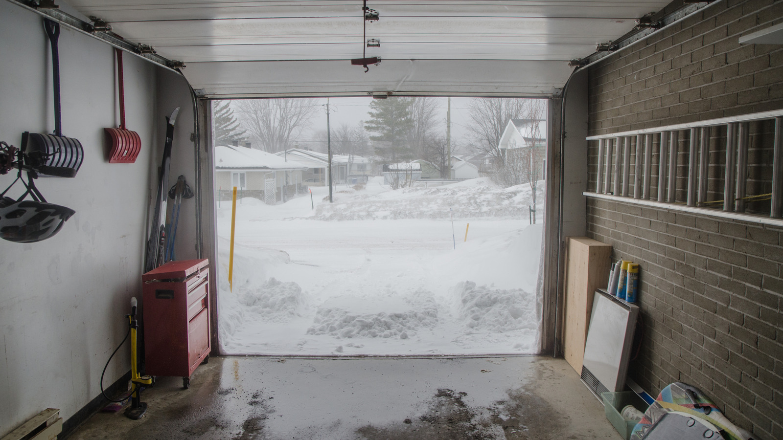 4 Alternative Ways To Heat Your Garage Without A Space Heater