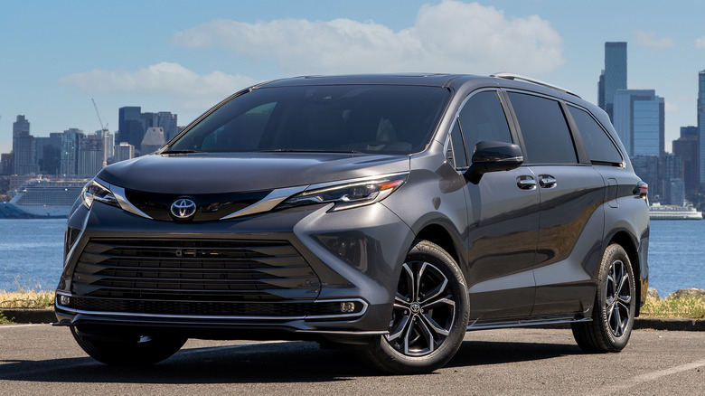 Front 3/4 view of Toyota Sienna