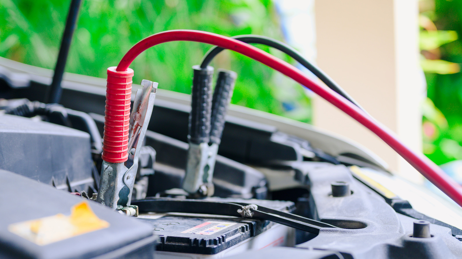 4-common-reasons-your-car-s-battery-is-draining-so-fast