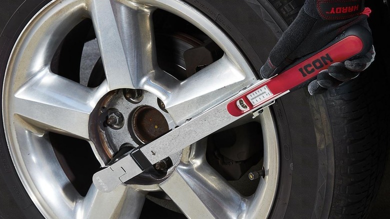 Icon torque wrench tightening tire