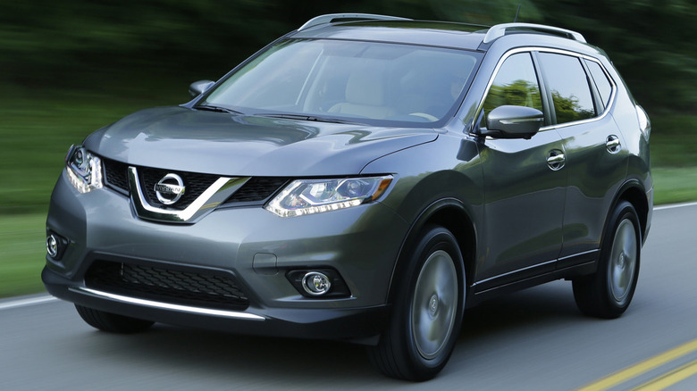 Gray 2015 Nissan Rogue on the road