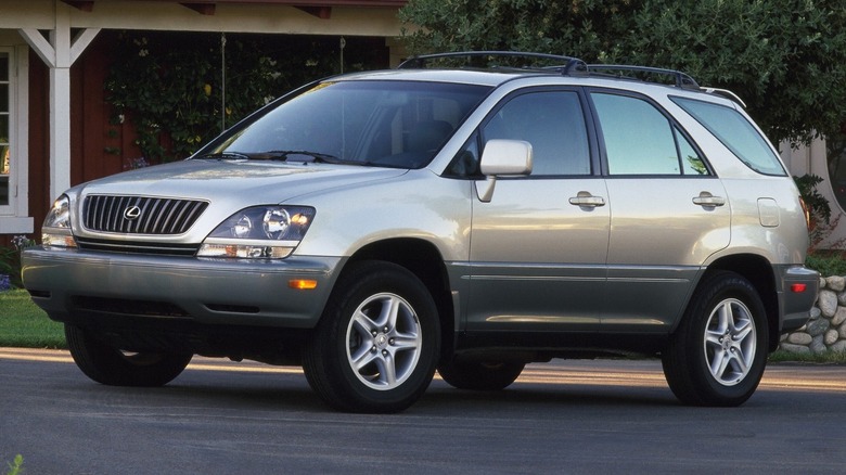 2000 Lexus RX 300 parked with in front of a building