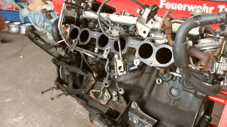 7M-GTE engine side view