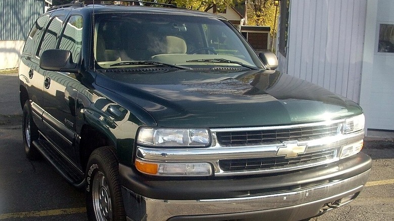 2001 forrest green Chevy Tahoe