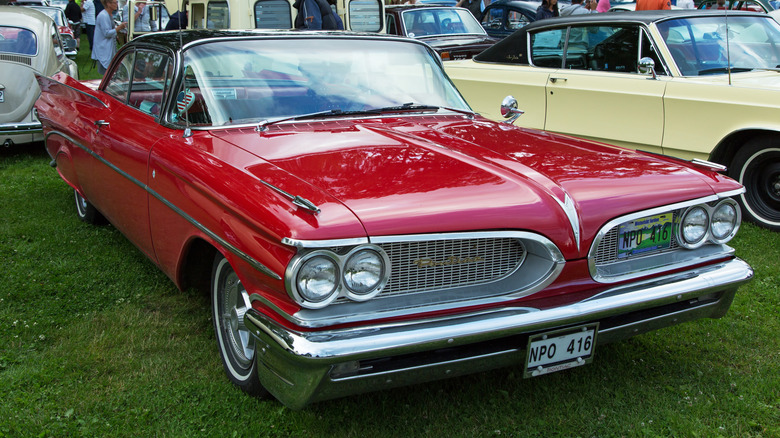 Front 3/4 view of 1959 Pontiac Catalina