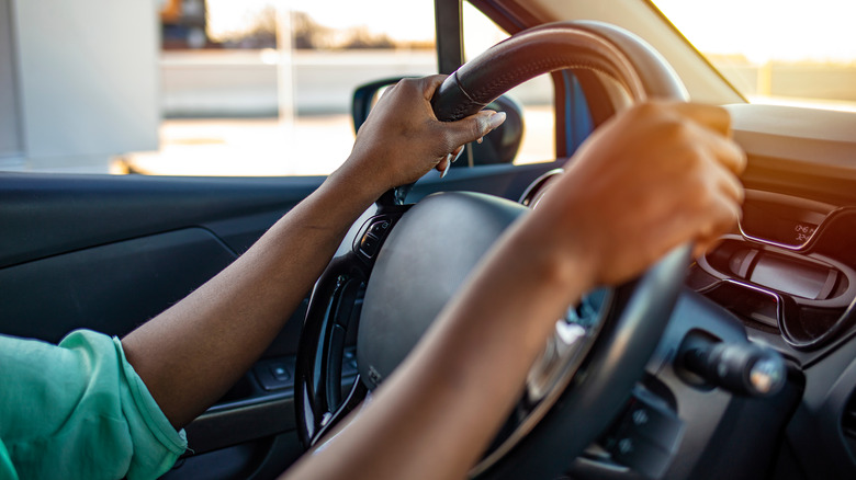 hands on idling steering wheel