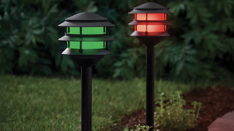 red and green walk way lamps 