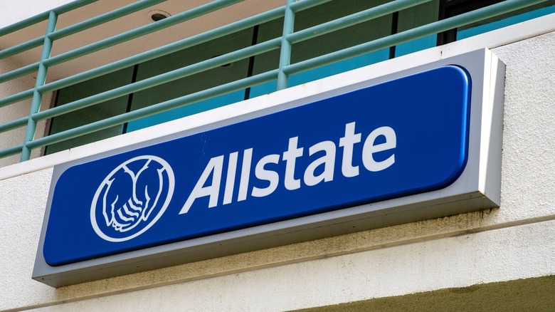 An Allstate sign showing the good hands logo