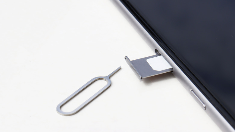 4 Ways To Easily Open The SIM Card Slot On Your IPhone