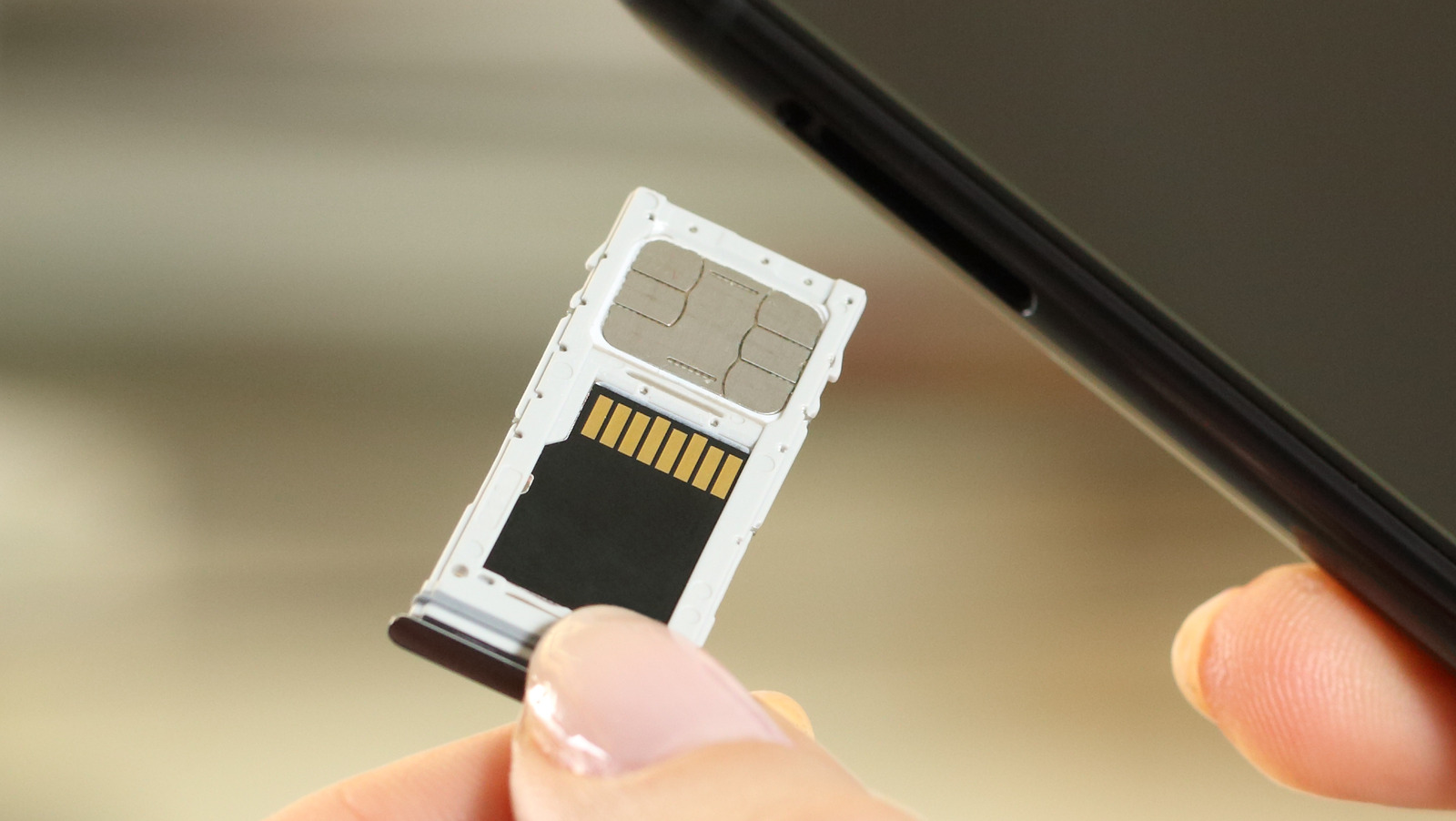 4 Ways To Easily Open The SIM Card Slot On Your IPhone