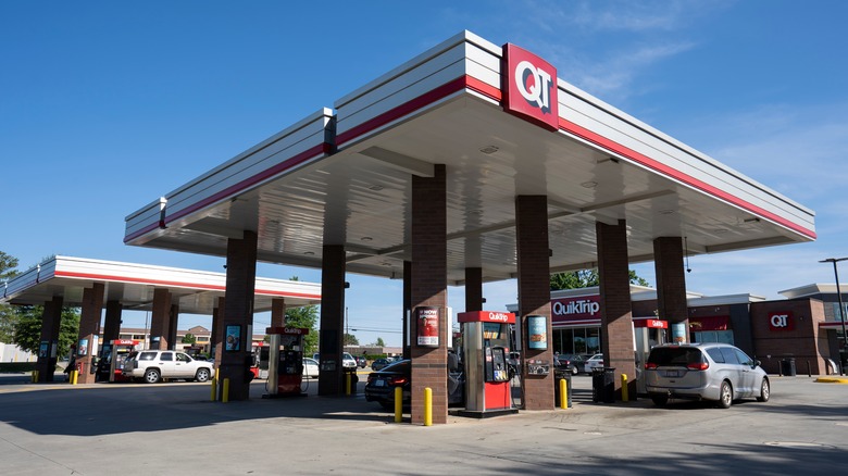 Cars at a Quiktrip