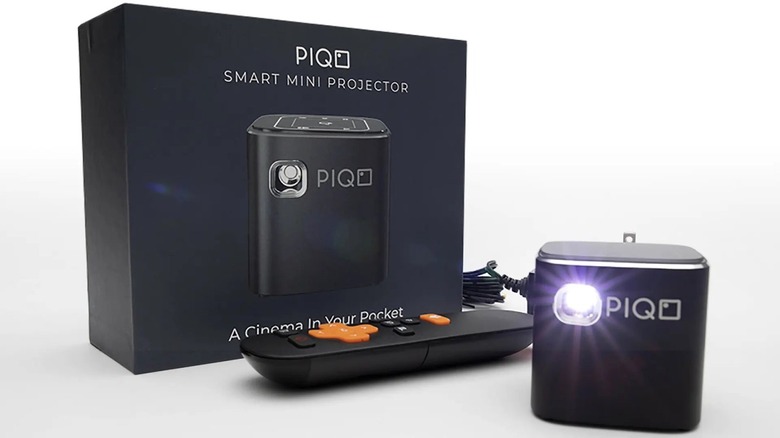 PIQO mini projector with remote