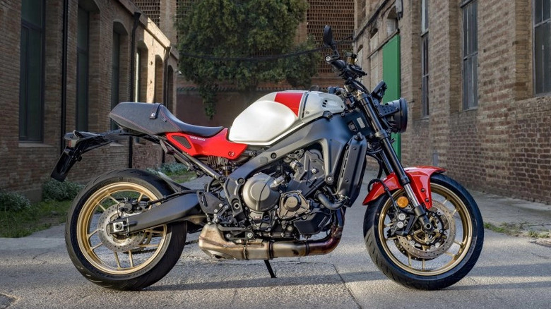 Yamaha XSR900