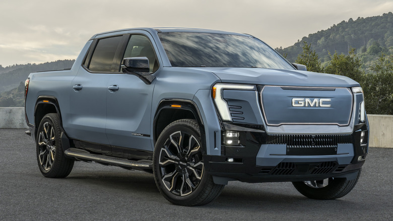 Front 3/4 view of 2025 GMC Sierra EV