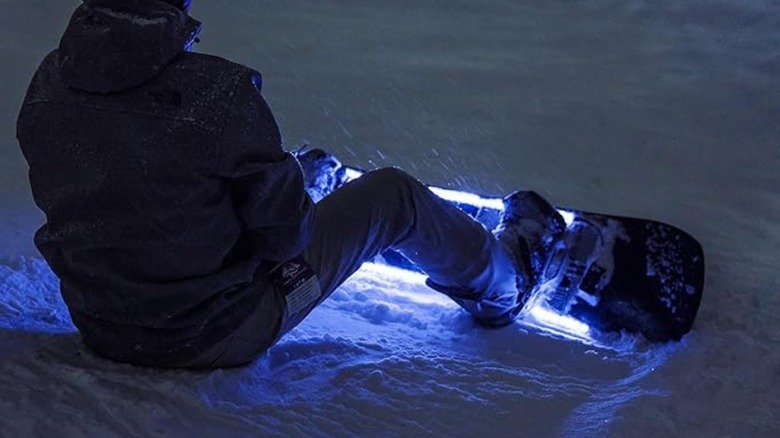 Lights on a snowboard while night riding