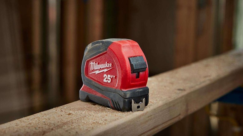 Milwaukee autolock tape measure