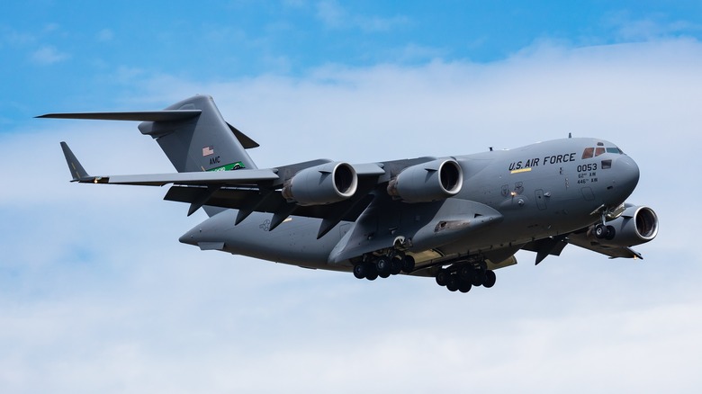 A Boeing C-17 Globemaster III about to land