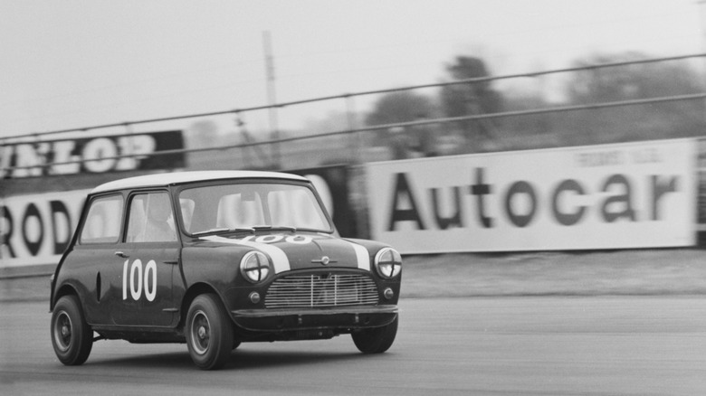 Twini Mini car in race