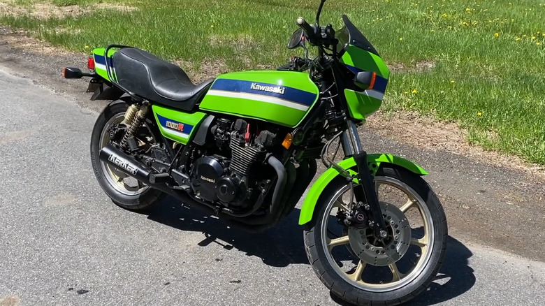 1983 Kawasaki KZ1000R Eddie Lawson Replica parked