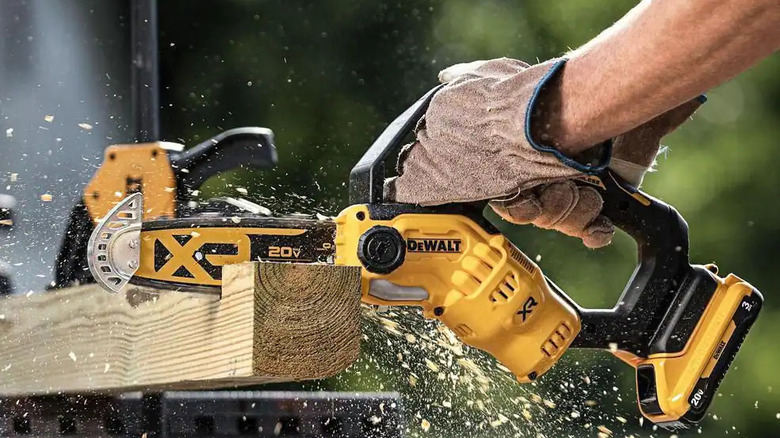 DeWalt pruning chainsaw