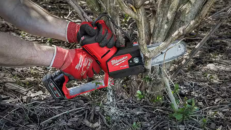 Milwaukee HATCHET pruning saw