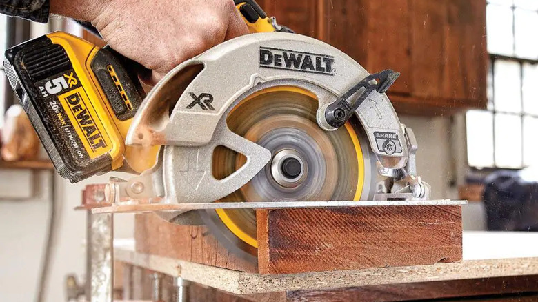 using 20V MAX Circular Saw