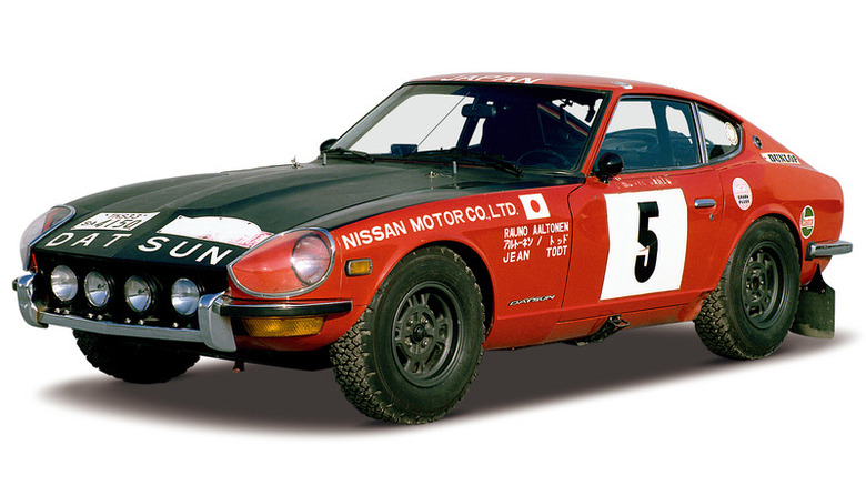 Classic Nissan Z off-road race car