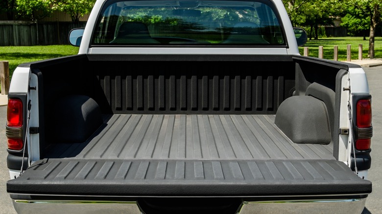 pickup truck bed with liner