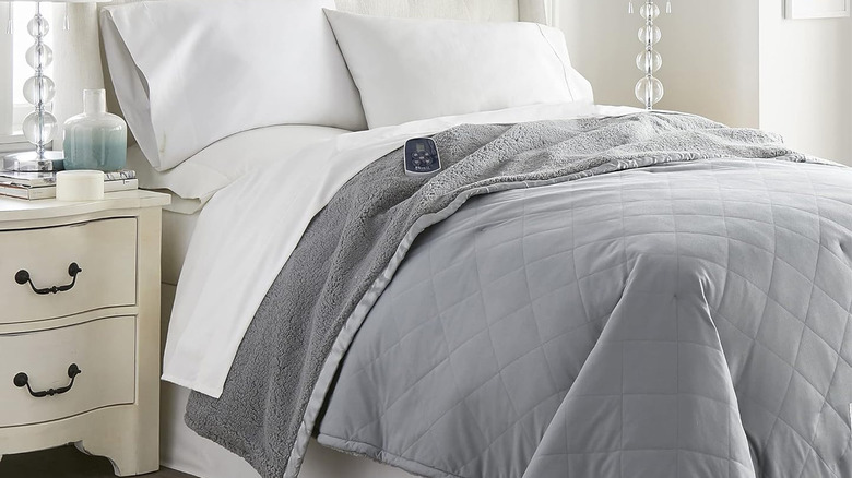 thermee electric blanket on bed